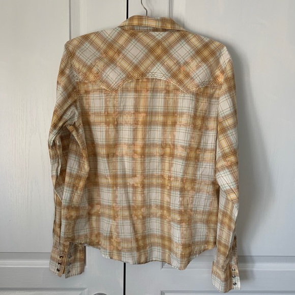 🌱2 for $40 Wrangler distressed western shirt - Picture 3 of 3